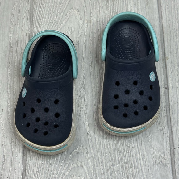 Crocs toddler size 6 - 7 - Picture 1 of 3